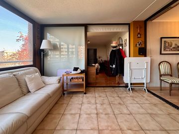 Se Vende Amplio Departamento 3 Dormitorios + 2 Estacionamientos. Providencia