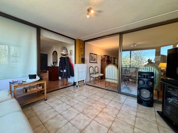 Se Vende Amplio Departamento 3 Dormitorios + 2 Estacionamientos. Providencia