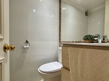 Se Vende Amplio Departamento 3 Dormitorios + 2 Estacionamientos. Providencia