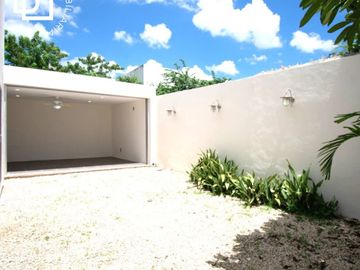 Venta de casa de 2 pisos con 4 recamaras en zona norte de Mérida dentro de la Ciudad
