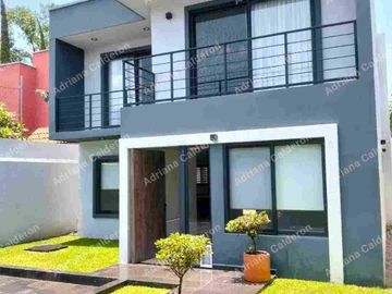 RENTA CASA MODERNA EN PEDREGAL DE LAS FUENTES