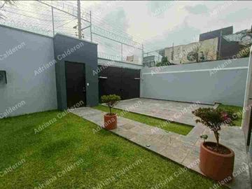 RENTA CASA MODERNA EN PEDREGAL DE LAS FUENTES