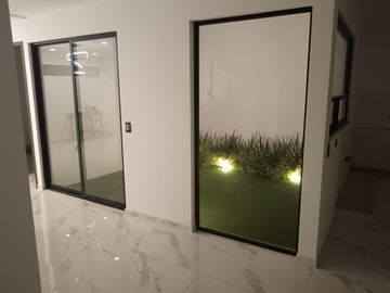 🔴En Venta🔴 🏠🏠Casa estilo minimalista, ubicada en Fraccionamiento “Los Frailes” cerca de hospitales y escuelas (Universidad del Futbol, La Salle, I