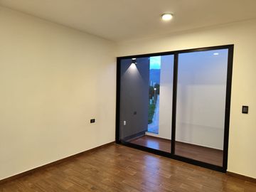 🔴En Venta🔴 🏠🏠Casa estilo minimalista, ubicada en Fraccionamiento “Los Frailes” cerca de hospitales y escuelas (Universidad del Futbol, La Salle, I