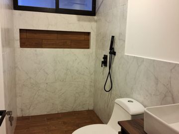 🔴En Venta🔴 🏠🏠Casa estilo minimalista, ubicada en Fraccionamiento “Los Frailes” cerca de hospitales y escuelas (Universidad del Futbol, La Salle, I