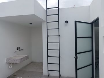 🔴En Venta🔴 🏠🏠Casa estilo minimalista, ubicada en Fraccionamiento “Los Frailes” cerca de hospitales y escuelas (Universidad del Futbol, La Salle, I