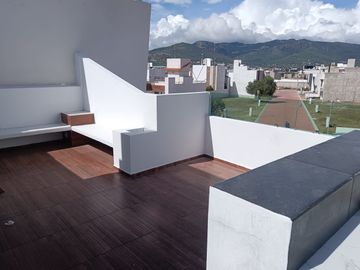 🔴En Venta🔴 🏠🏠Casa estilo minimalista, ubicada en Fraccionamiento “Los Frailes” cerca de hospitales y escuelas (Universidad del Futbol, La Salle, I