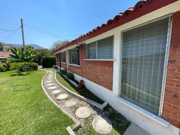 CASA DE UN SOLO NIVEL EN FRACCIONAMIENTO EL PARAJE, JIUTEPEC MORELOS.