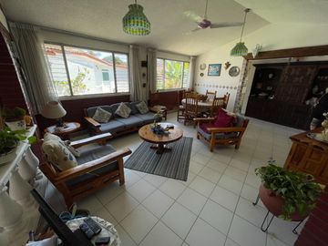 CASA DE UN SOLO NIVEL EN FRACCIONAMIENTO EL PARAJE, JIUTEPEC MORELOS.