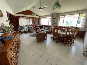 CASA DE UN SOLO NIVEL EN FRACCIONAMIENTO EL PARAJE, JIUTEPEC MORELOS.