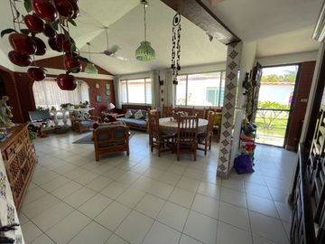 CASA DE UN SOLO NIVEL EN FRACCIONAMIENTO EL PARAJE, JIUTEPEC MORELOS.