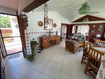 CASA DE UN SOLO NIVEL EN FRACCIONAMIENTO EL PARAJE, JIUTEPEC MORELOS.