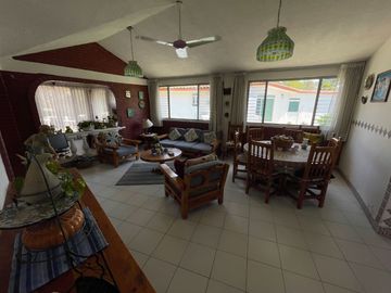 CASA DE UN SOLO NIVEL EN FRACCIONAMIENTO EL PARAJE, JIUTEPEC MORELOS.