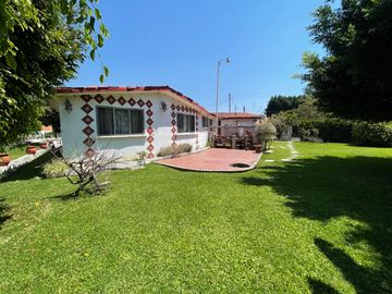CASA DE UN SOLO NIVEL EN FRACCIONAMIENTO EL PARAJE, JIUTEPEC MORELOS.