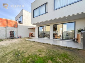 CASA EN CONDOMINIO DE 2 PISOS EN MARGA MARGA