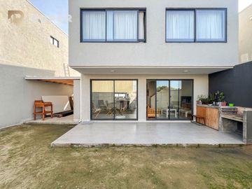 CASA EN CONDOMINIO DE 2 PISOS EN MARGA MARGA