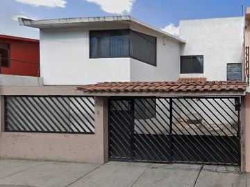 Venta de casa  aprecio de remate en San Lorenzo Toluca
