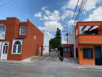 Casa en RENTA remodelada en Condominio Privado en Hércules! – Mantenimiento Incluido