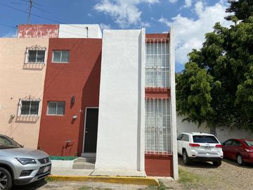 Casa en RENTA remodelada en Condominio Privado en Hércules! – Mantenimiento Incluido