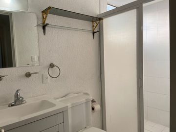 Casa en RENTA remodelada en Condominio Privado en Hércules! – Mantenimiento Incluido