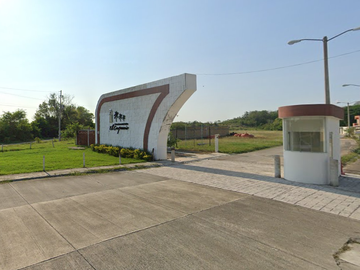 Casa 🏡 de oportunidad enCircuito Arrecifes 25 Lote 30 Mz 12, Col. Fraccionamiento el campanario, Municipio. Tuxpan de Rodriguez Cano, Ver✨💵   🏡💵