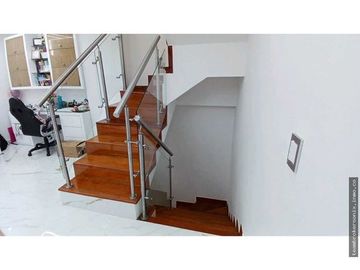 VENDO CASA EN LA HACIENDA DE 3 PISO