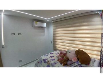 VENDO CASA EN LA HACIENDA DE 3 PISO