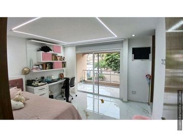 VENDO CASA EN LA HACIENDA DE 3 PISO