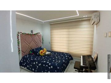 VENDO CASA EN LA HACIENDA DE 3 PISO