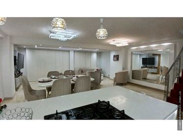 VENDO CASA EN LA HACIENDA DE 3 PISO