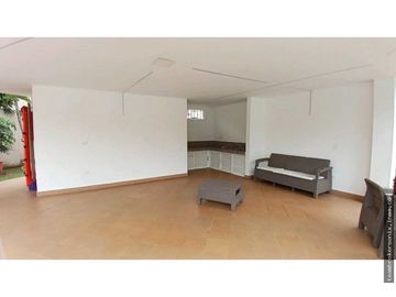 VENDO CASA EN LA HACIENDA DE 3 PISO