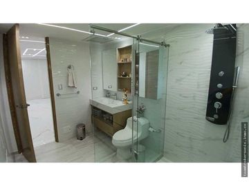 VENDO CASA EN LA HACIENDA DE 3 PISO