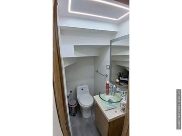 VENDO CASA EN LA HACIENDA DE 3 PISO