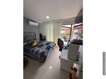 VENDO CASA EN LA HACIENDA DE TERCER PISO