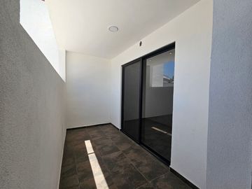 MODERNA CASA EN VENTA MUY CÉNTRICA