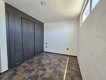 MODERNA CASA EN VENTA MUY CÉNTRICA