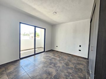 MODERNA CASA EN VENTA MUY CÉNTRICA
