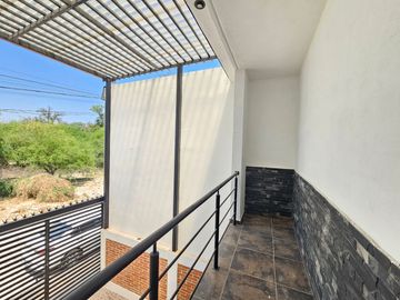 MODERNA CASA EN VENTA MUY CÉNTRICA