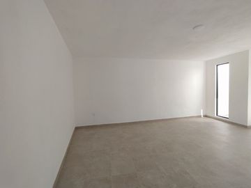 CASA EN VENTA CON AMPLIO JARDÍN A MINUTOS DEL CENTRO