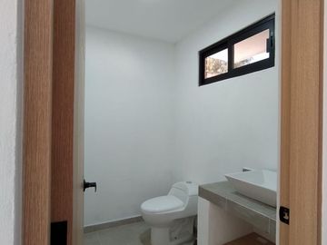 CASA EN VENTA CON AMPLIO JARDÍN A MINUTOS DEL CENTRO