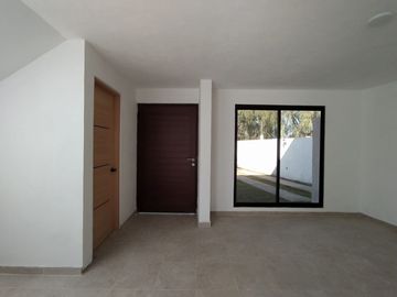 CASA EN VENTA CON AMPLIO JARDÍN A MINUTOS DEL CENTRO