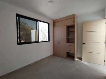 CASA EN VENTA CON AMPLIO JARDÍN A MINUTOS DEL CENTRO