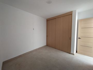 CASA EN VENTA CON AMPLIO JARDÍN A MINUTOS DEL CENTRO
