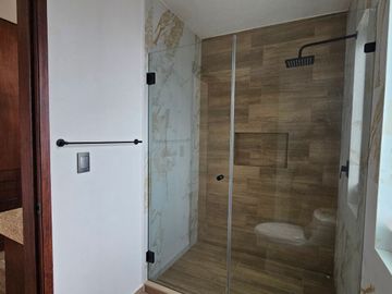 CASA DE ESTILO MODERNO NUEVA EN FRACCIONAMIENTO