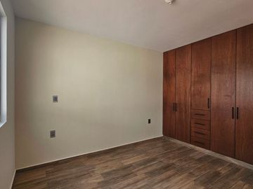 CASA DE ESTILO MODERNO NUEVA EN FRACCIONAMIENTO