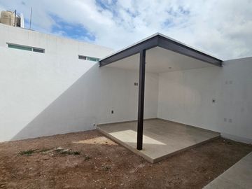 CASA DE ESTILO MODERNO NUEVA EN FRACCIONAMIENTO