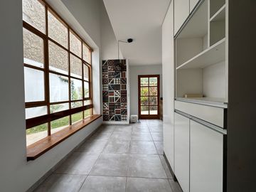 Amplia casa  con gran jardín y salida directa a parque privado 🏡☀
