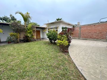 Amplia casa  con gran jardín y salida directa a parque privado 🏡☀