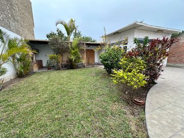 Amplia casa  con gran jardín y salida directa a parque privado 🏡☀
