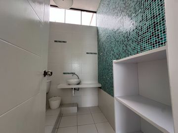 Amplia casa  con gran jardín y salida directa a parque privado 🏡☀